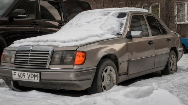 Mercedes-Benz W124 500E yang diabadikan di Khazakhstan pada 2019 [Shutterstock].