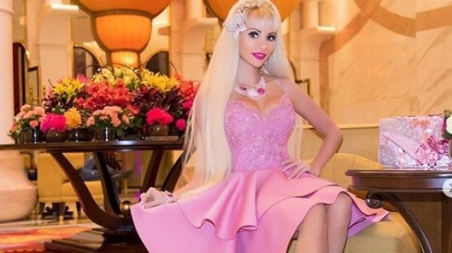 Obsesi Hidup Menjadi Barbie, Perempuan Rusia Ini Tidak Punya Teman