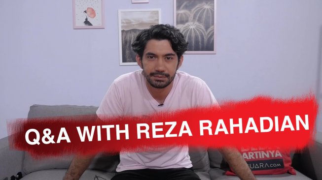 Q&A : Reza Rahadian Ketahuan Suka Stalking?