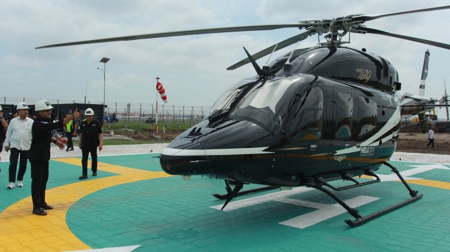 Persiapan pengoperasian terminal helikopter "Cengkareng Heliport Intercity" di kawasan Bandara Soekarno Hatta, Tangerang, Banten, Jumat (12/4). [ANTARA FOTO/Muhammad Iqbal]