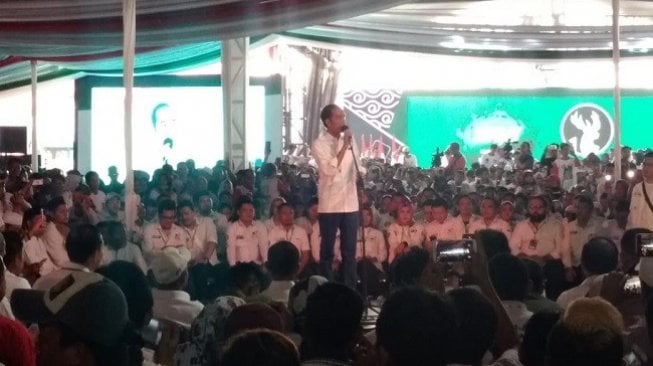 Kampanye di Sentul, Jokowi Disambut Barjab dan Repnas