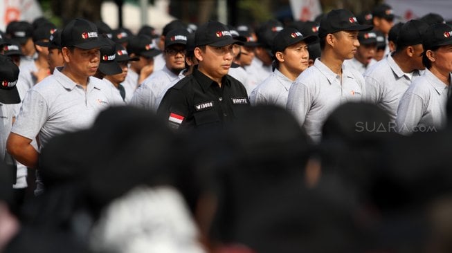 Badan Pengawas Pemilu (Bawaslu) menggelar apel patroli pengawasan di Lapangan Banteng, Jakarta, Jumat (12/4). [Suara.com/Arief Hermawan P]