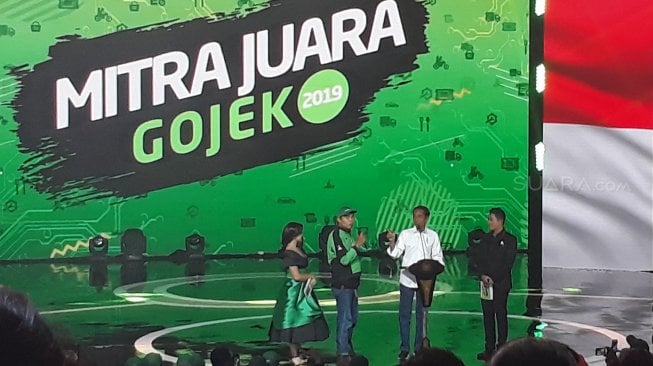 Kreatif, Beginilah Cara Paket Diserahkan ke Driver Ojol