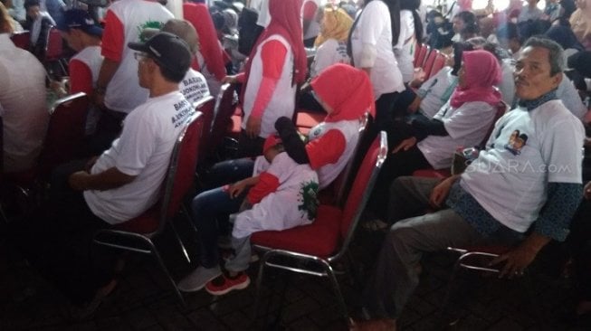 Kampanya Jokowi di Sentul, Bogor banyak melibatkan anak-anak. (Suara.com/Fakhri)