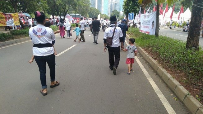 Anak-anak Ikut Kampanye Jokowi di GBK, Ibu: Mau Sekalian Piknik