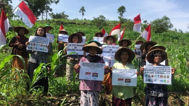 Ritual Unik Petani Kendeng Tagih Janji Pemerintah Soal Pabrik Semen