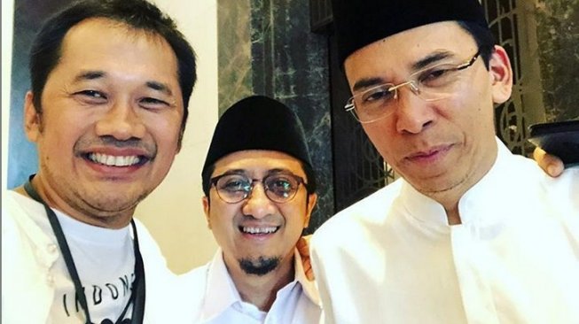 Ikut Kampanye Jokowi di GBK, Hanung Bramantyo Pasang Foto Kampanye Prabowo?