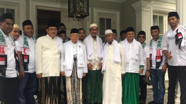 Maruf Amin Bersarung ke GBK Diantar Puluhan Habib, Kyai dan Jawara