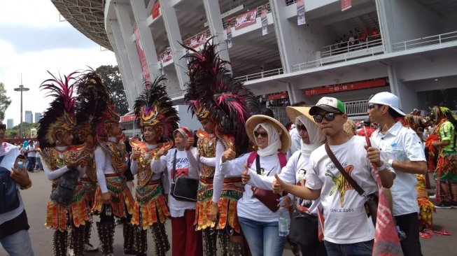 Pendukung Jokowi Gelar Pertunjukan Gedruk di Luar GBK