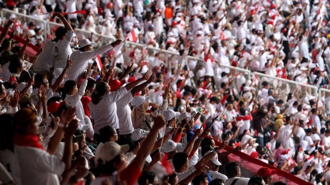 Kampanye akbar bertajuk "Konser Putih Bersatu" di Jakarta, Sabtu (13/4).[Suara.com/Arief Hermawan P]