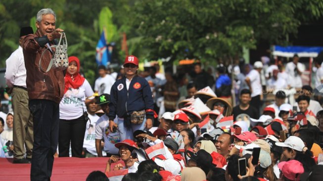 Minta Relawan Copot Atribut Kampanye, Ganjar Gelar Lomba Kerajinan dari APK