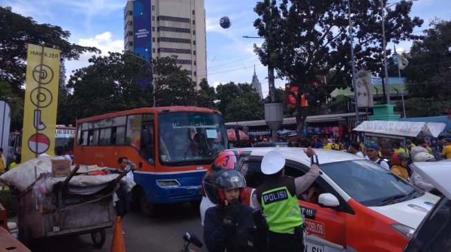 Kemacetan di sekitar Senayan. (Suara.com/Fakhri)