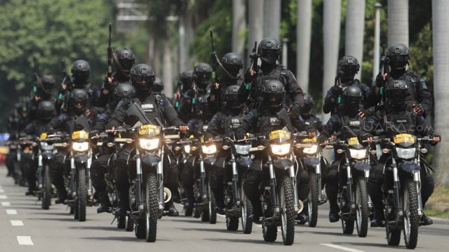 Prajurit TNI saat parade Pemberangkatan Patroli Skala Besar TNI-Polri di JIExpo, Kemayoran, Jakarta Pusat, Minggu (14/4). [Suara.com/Muhaimin A Untung}