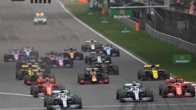 Para driver jet darat mengawali start di F1 GP China 2019, di Sirkuit Shanghai (14/4/2019) [AFP/Greg Baker].