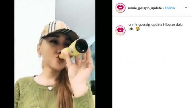 Lucinta Luna minum anti nyeri datang bulan. [instagram/unnie_gossip_update]