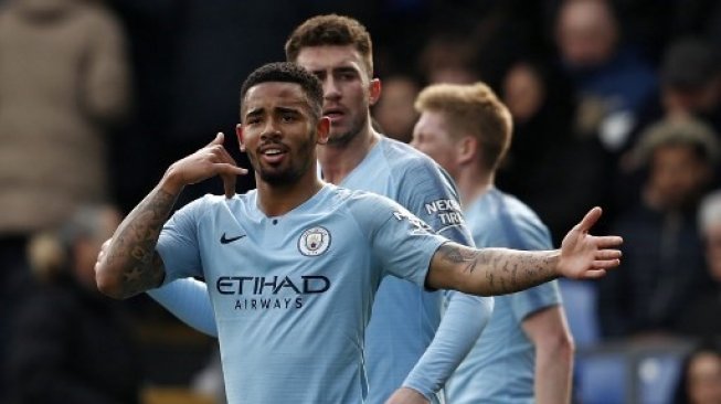 Striker Manchester City Gabriel Jesus merayakan golnya ke gawang Crystal Palace dan membuat skor menjadi 3-1 di Liga Inggris. Adrian DENNIS / AFP