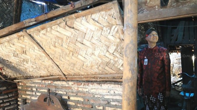 Gubernur Jateng Ganjar Pranowo blusukan ke tetangga Sudirma Said. (Suara.com/Adam Lyasa)