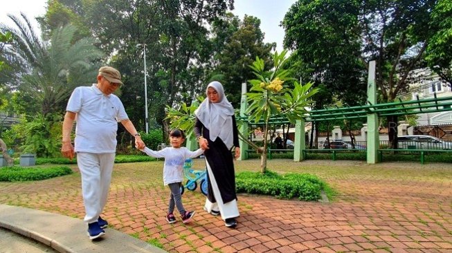 Isi Masa Tenang Pemilu, Ma'ruf Amin Pilih Main Bareng Cucu di Taman Kodok