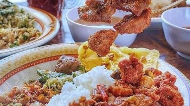 Menikmati Seporsi Lezatnya Nasi Banjar Mbok Mang, Kaya Rempah