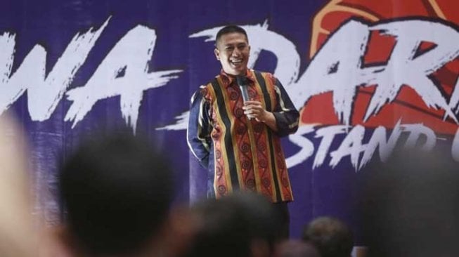 Deng Ical Turut Ramaikan Pentas Stand Up Comedy