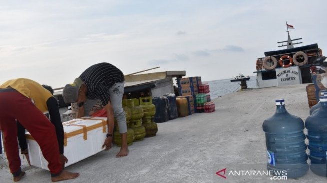 Hujan Badai Hambat Distribusi Logistik Pemilu ke Pulau Seribu