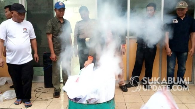 Sepuluh Ribu Lebih Surat Suara di Sukabumi Dibakar