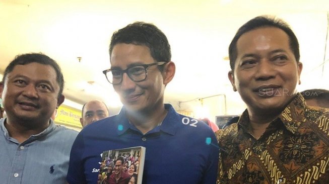 Umrah Usai Debat, Sandiaga Ngaku Tak Bertemu Jokowi di Mekkah