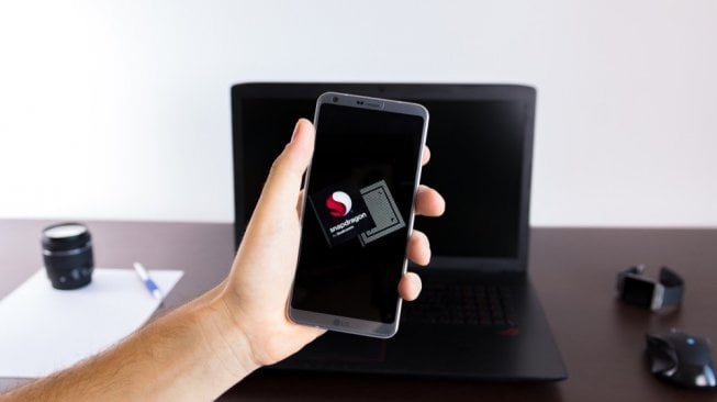 Ilustrasi ponsel dengan chipset Snapdragon. [Shutterstock]