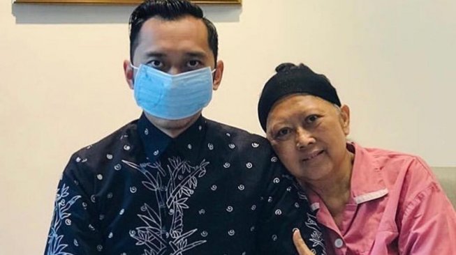 Ani Yudhoyono bersama putra sulungnya, Agus Harimurti Yudhoyono. [Instagram]