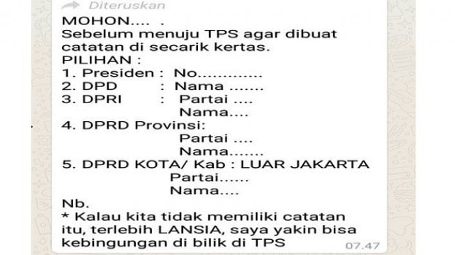 Pesan berantai soal contekan untuk lansia saat mencoblos. (Capture WhatsApp)