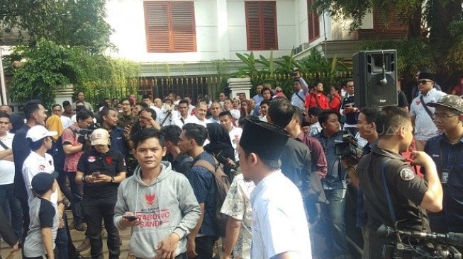 Satroni Rumah Kertanegara, Massa Pendukung: Prabowo Presiden!