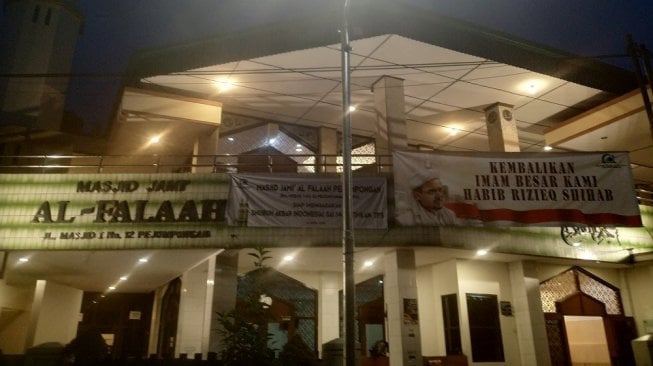 Juru Bicara BPN Prabowo Subianto Ustaz Haikal Hassan ceramah setelah sholat subuh di Masjid Al-Falah Pejompongan, Jakarta Pusat, Rabu (17/4/2019). (Suara.com/Muhamad Yasir)