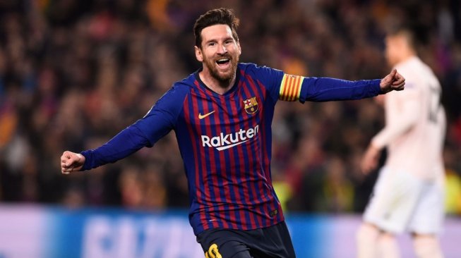Megabintang sekaligus kapten Barcelona, Lionel Messi merayakan golnya ke gawang Manchester United pada laga leg kedua perempatfinal Liga Champions 2018/2019 di Camp Nou, Rabu (17/4/2019) dini hari WIB. [Josep LAGO / AFP]