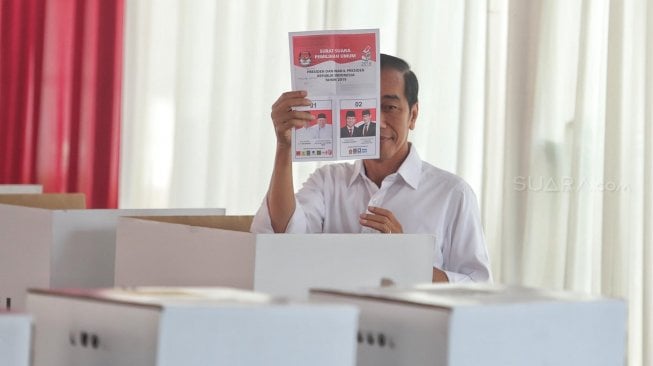 Quick Count Poltracking Indonesia: Jokowi - Ma'ruf Unggul 56,36 Persen