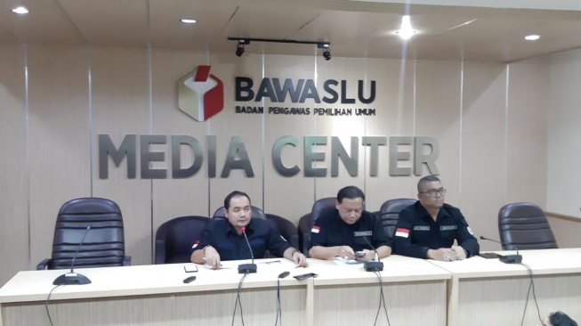 LIVE: Bawaslu Gelar Konferensi Pers Terkait Pemungutan Suara