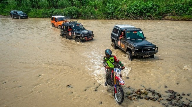 Pemilu 2019: Superhero Naik Motor sampai Off-roader Kirim Logistik