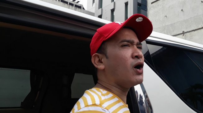 Ruben Onsu di Jalan Kapten P. Tendean, Mampang Prapatan, Jakarta Selatan, Kamis (18/4/2019). [Sumarni/Suara.com]