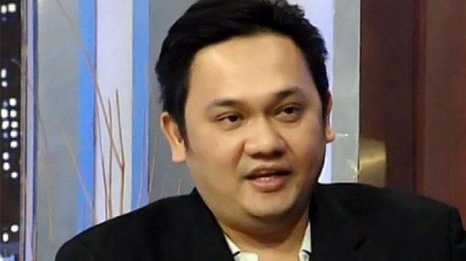 Ucapkan Selamat pada Jokowi, Netizen Ramai-ramai Serbu Farhat Abbas