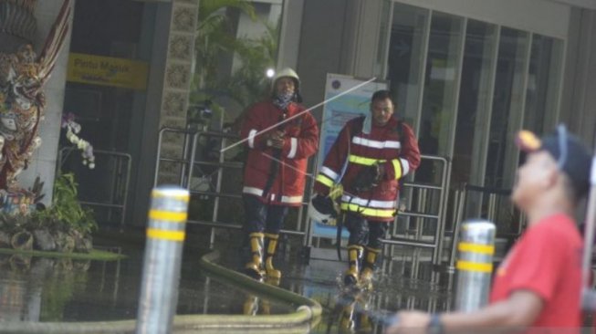 Kebakaran, Terminal Domestik Bandara Ngurah Rai Dihentikan Sementara