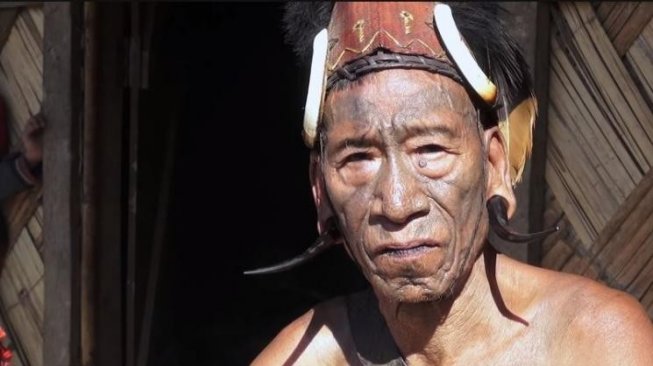 Suku Konyak, Suku yang dulunya menjadi pemburu kepala manusia (youtube.com/EdsAdventures)
