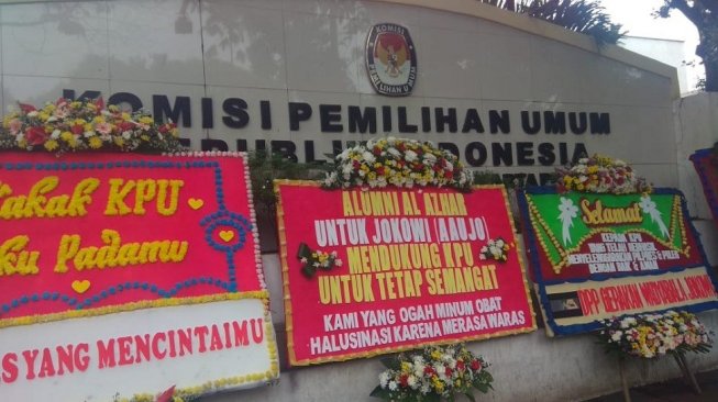 Karangan Bunga Penyemangat untuk KPU Mulai Berdatangan