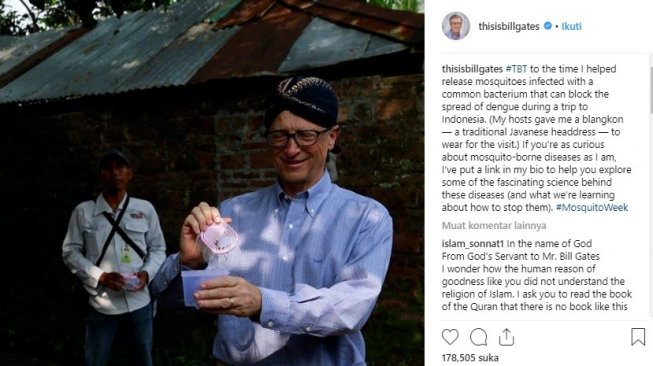 Viral! Bill Gates Kenakan Blangkon Jawa