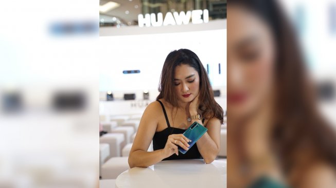 Cie, Huawei Tertarik Bikin Ponsel dengan Kamera Pop-Up