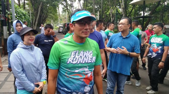 Belum 100 Persen Pulih, Sandiaga Lari Sore Bersama Istri dari Rumah ke GBK