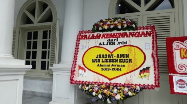  Karangan  Bunga  Ucapan Selamat Jokowi Maruf Berjajar di 