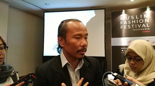 Ali Charisma, desainer sekaligus National Chairman Indonesian Fashion Chamber (IFC). (Suara.com/Firsta Nodia)
