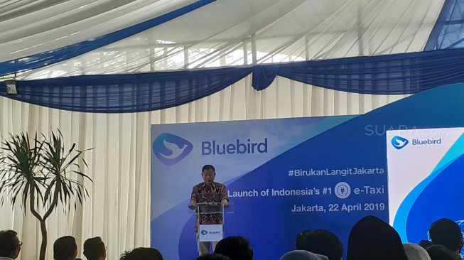 Menteri ESDM Ignasius Jonan dalam peluncuran mobil listrik Taksi Blue Bird (22/4/2019) [Suara.com/Achmad Fauzi].