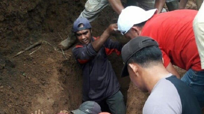 Gali Pondasi Turap, Pekerja Galian Tewas Tertimbun Longsor di Bogor