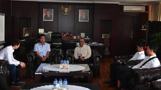 Menpora Kembali Serahkan 13 SK CPNS untuk Atlet Berprestasi