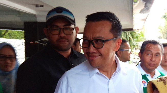 Menpora Imam Nahrawi dalam acara perilisan logo dan maskot Fornas 2019 di Wisma Kemenpora, Senayan, Jakarta, Senin (22/4/2019). [Suara.com/Arief Apriadi]